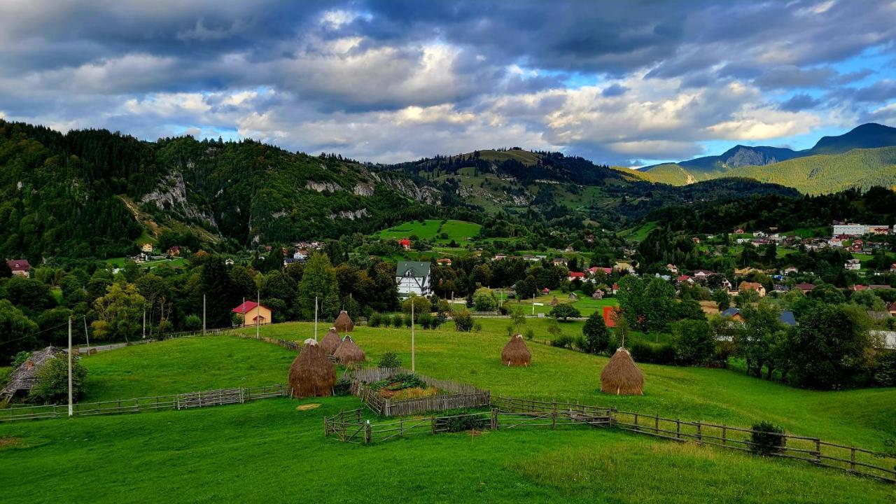 Vila Casablanca Podu Dimbovitei Exteriér fotografie